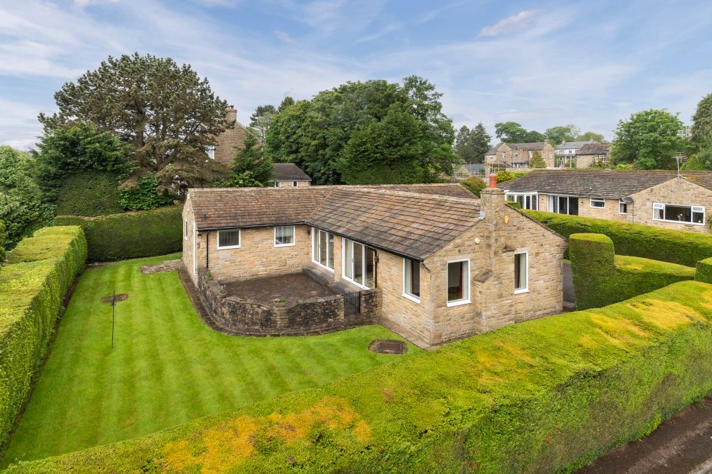 4 bed bungalow for sale in Heather View, Eldwick, Bingley, West