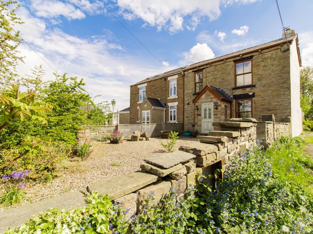 2 bed cottage to rent in Lawns Lane, Carr Gate, Wakefield WF2, £895 pcm Zoopla