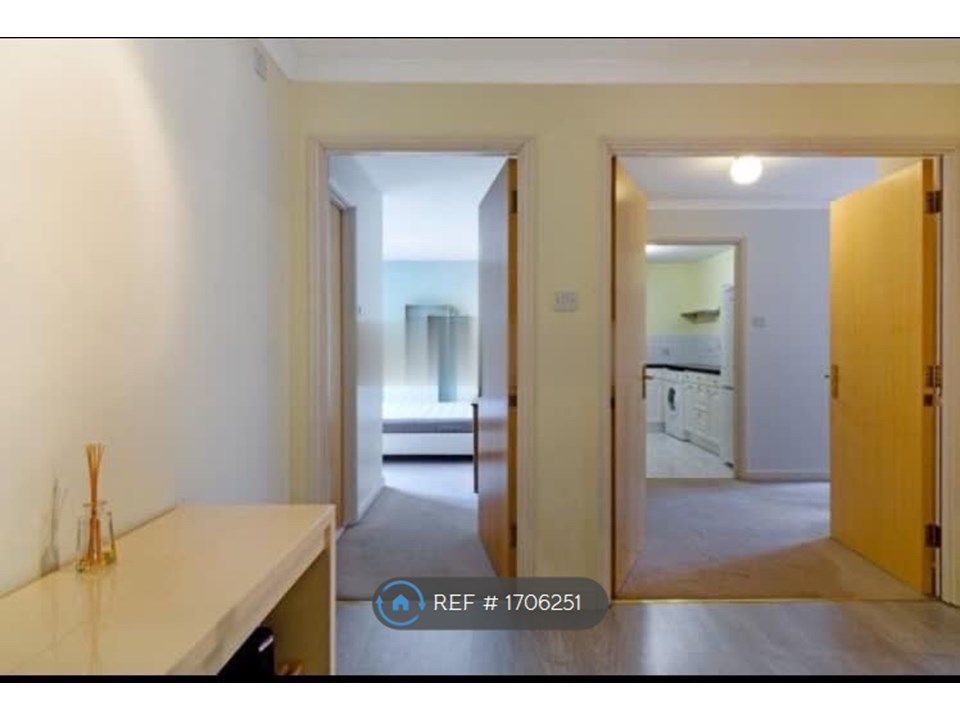 2 bed flat to rent in Millennium Drive, London E14 Zoopla