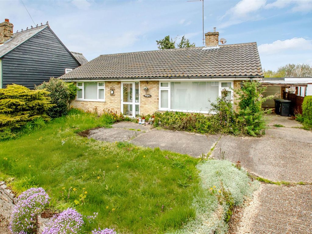 3 bed detached bungalow for sale in Haverhill Road, Horseheath