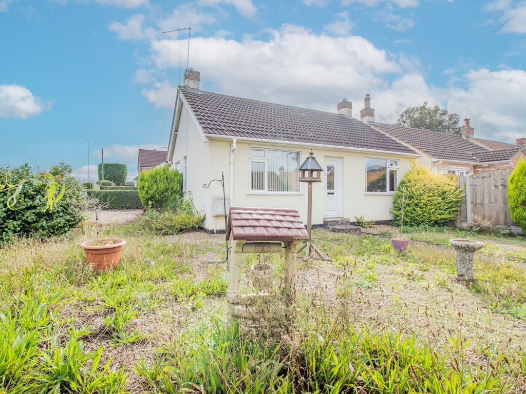 2 bed detached bungalow for sale in The Crescent Chilwell, Beeston