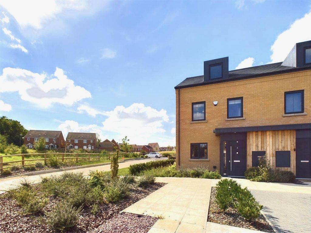 3 bed town house for sale in Cheviots Place, Corby NN18, £290,000 Zoopla