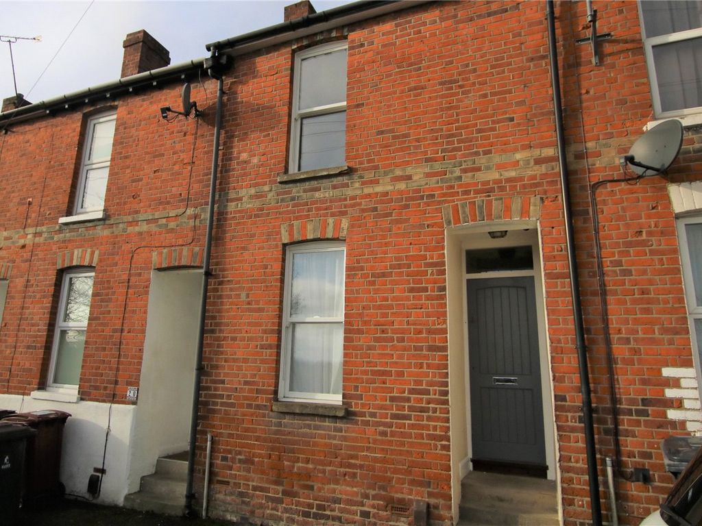 2 bed terraced house to rent in Dover Street, Reading, Berkshire RG1