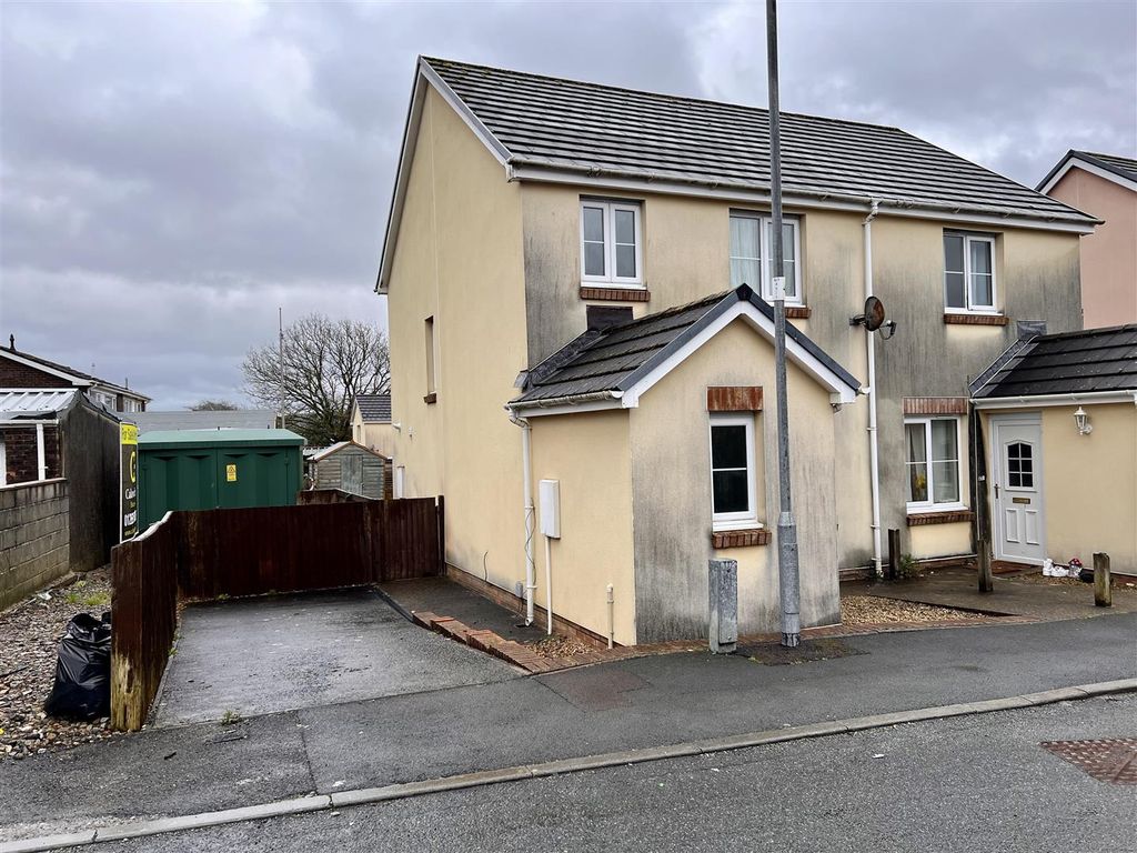 3 bed semidetached house for sale in Fforest Fach, Tycroes, Ammanford