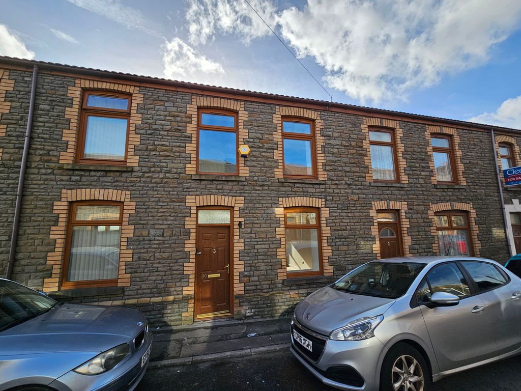 3 bed terraced house to rent in Whittington Street, Neath SA11, £800