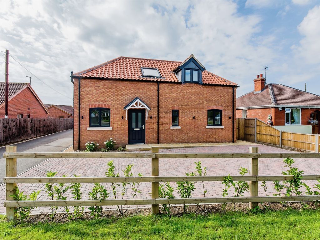 3 bed detached bungalow for sale in Walcott Road, Billinghay, Lincoln