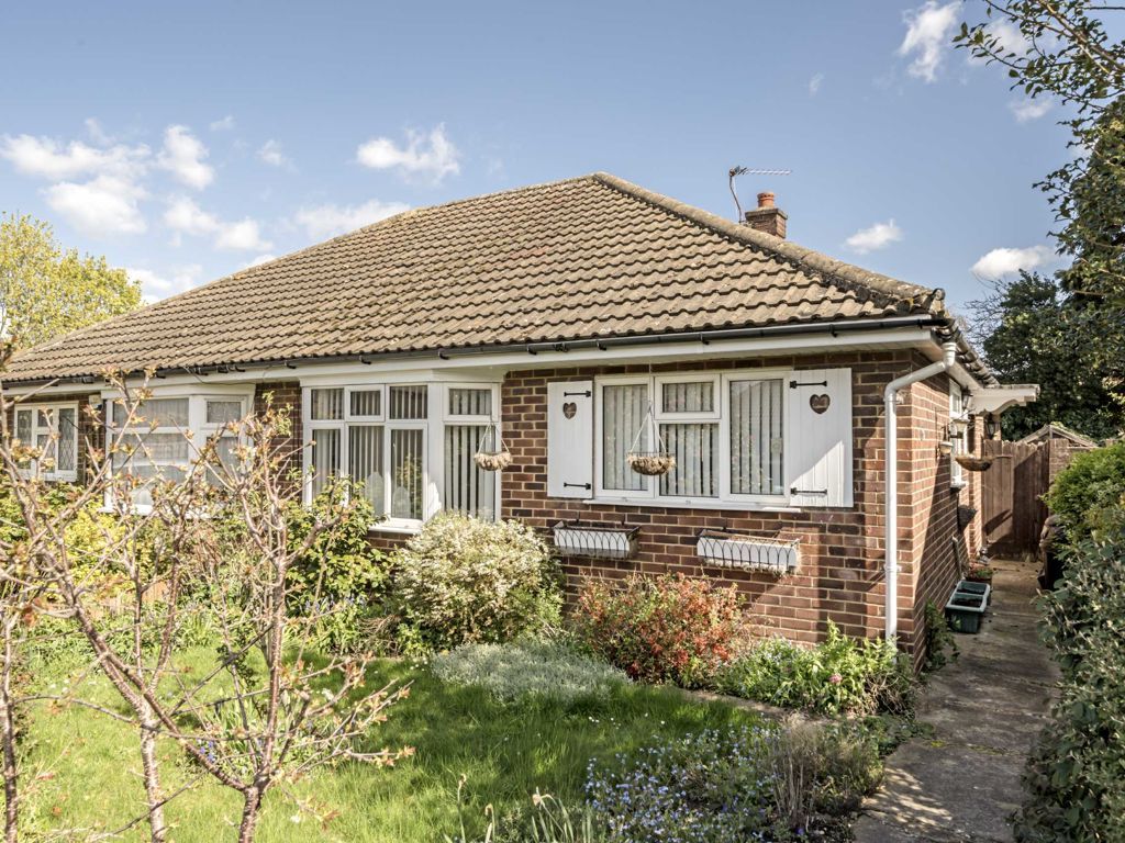 2 bed bungalow for sale in Haslemere Close, Hampton TW12 Zoopla