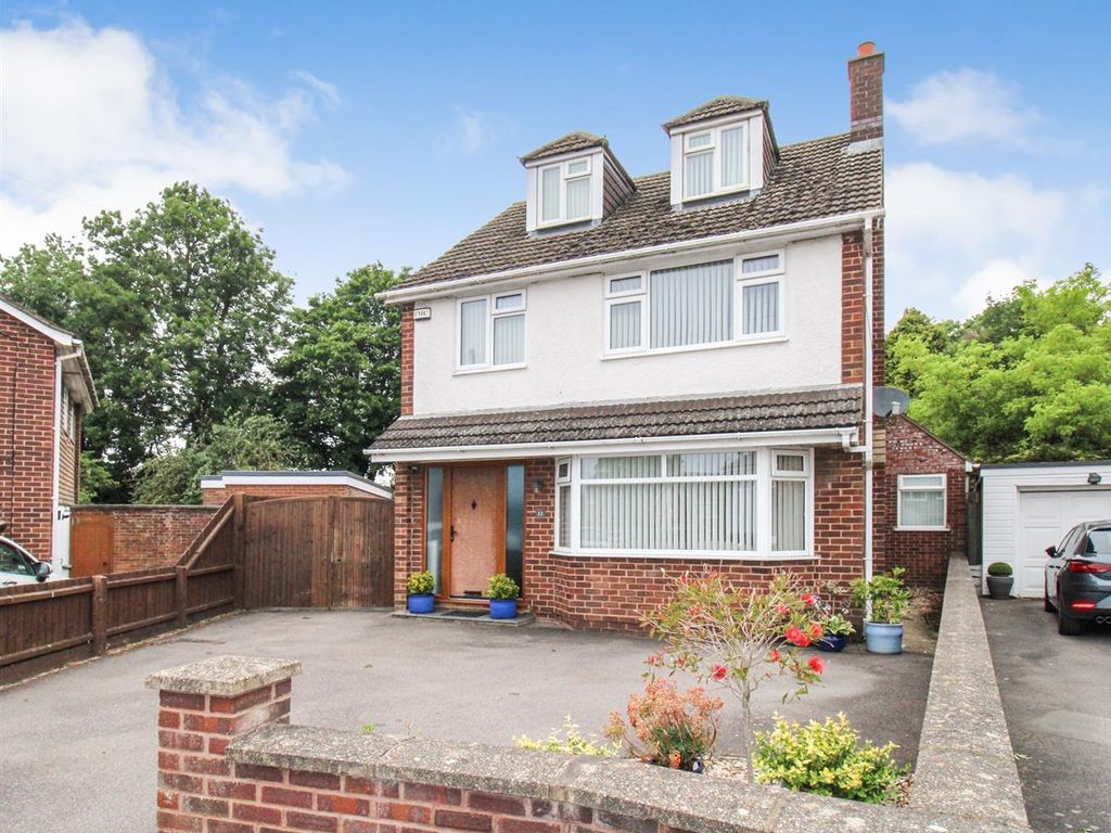 5 bed detached house for sale in Howe Crescent, Corby NN17, £415,000