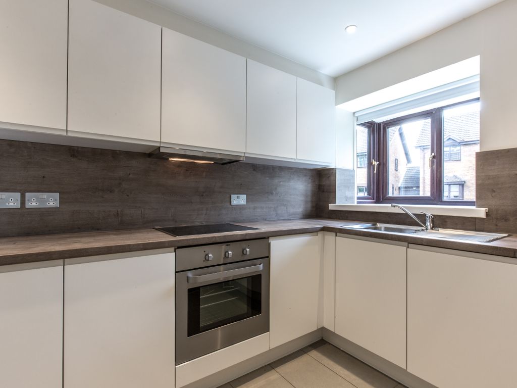 3 bed flat to rent in Rudsworth Close, Colnbrook, Slough SL3 Zoopla