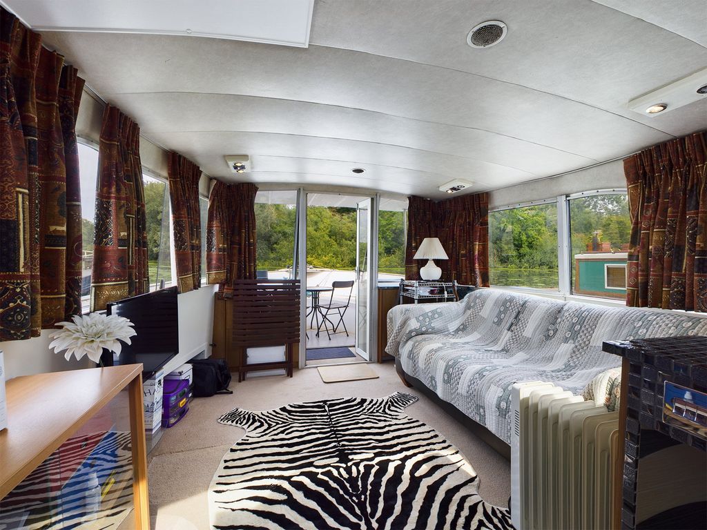 Penton Hook Marina, Mixnams Lane, Chertsey, Surrey KT16  