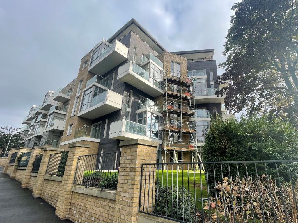 3 bed flat for sale in 7 Threadneedle House, Middleton Way, Lewisham, London SE13 Zoopla