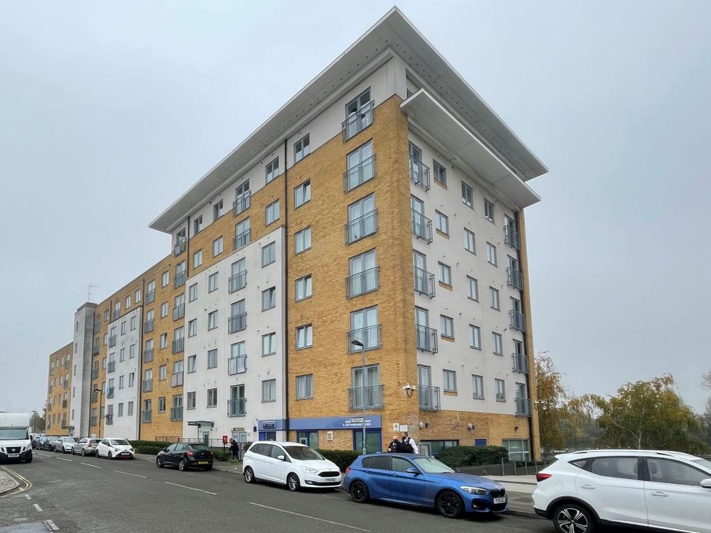 2 bed flat for sale in Apartment 5 Hertford House, Taywood Road