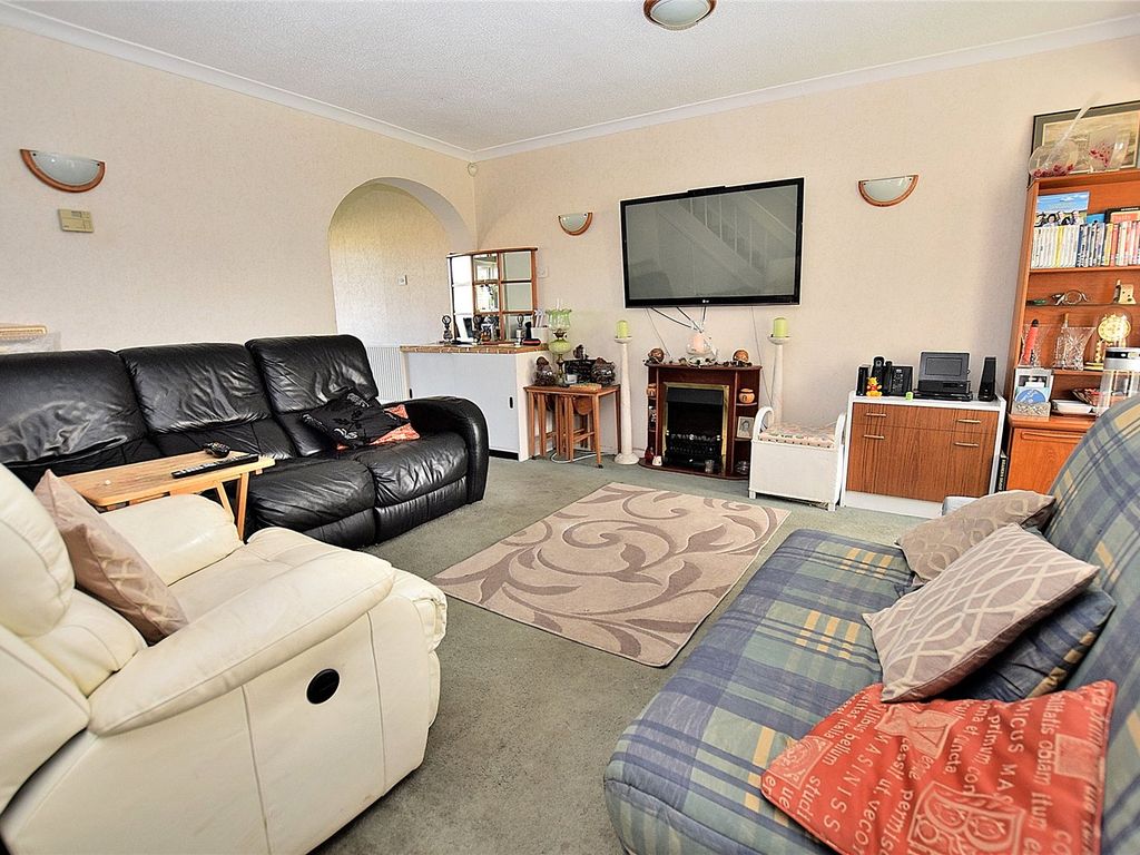 3 bed semidetached house for sale in Burges Close, Dunstable, Beds LU6