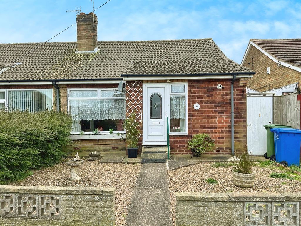 2 bed semidetached bungalow for sale in Ingram Avenue, Bilton, Hull
