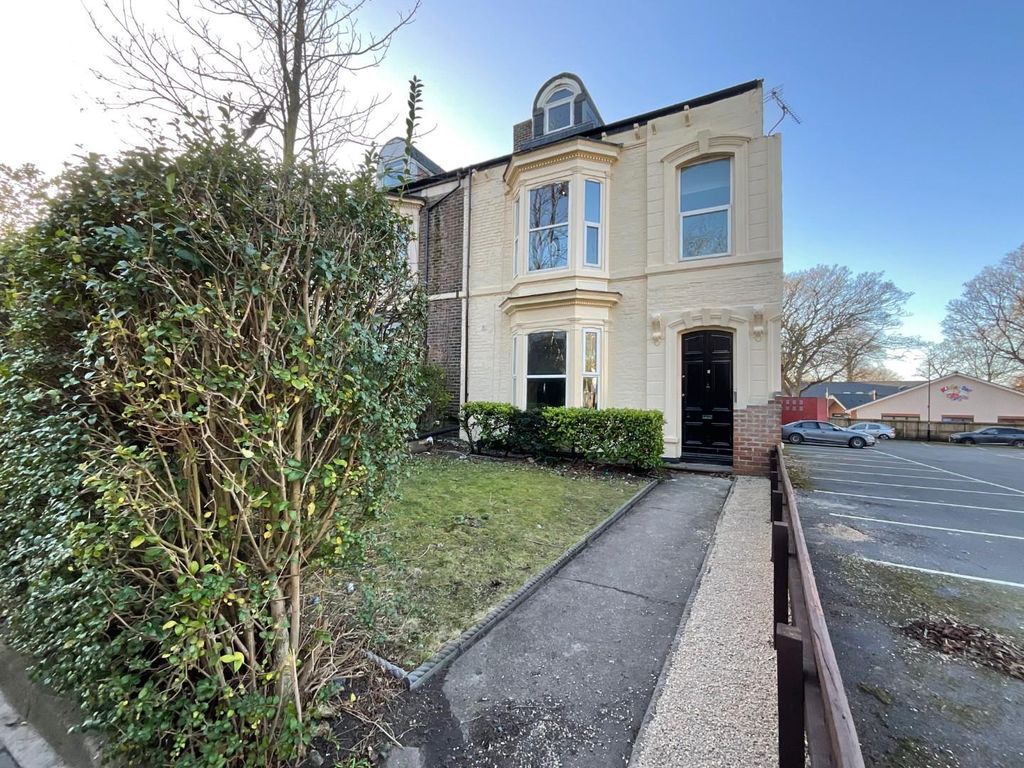 2 bed flat to rent in Esplanade West, Sunderland SR2, £750 pcm Zoopla