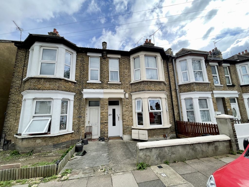 2 bed flat for sale in Oban Road, Southchurch Village, SouthendOnSea