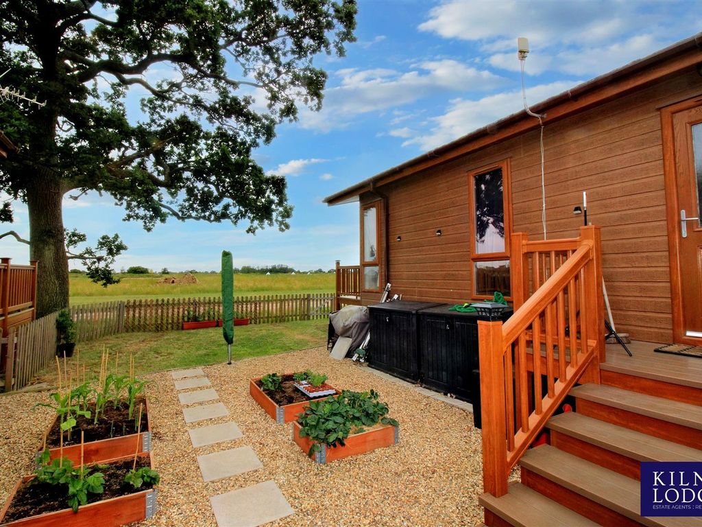 2 bed mobile/park home for sale in Pettaugh Road, Stonham Aspal