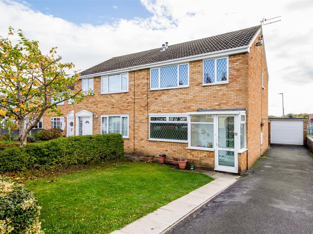 3 bed semidetached house for sale in High Street, Crigglestone