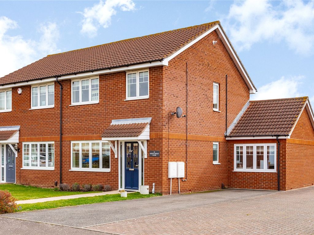 3 bed semidetached house for sale in North Weald Close, Hornchurch