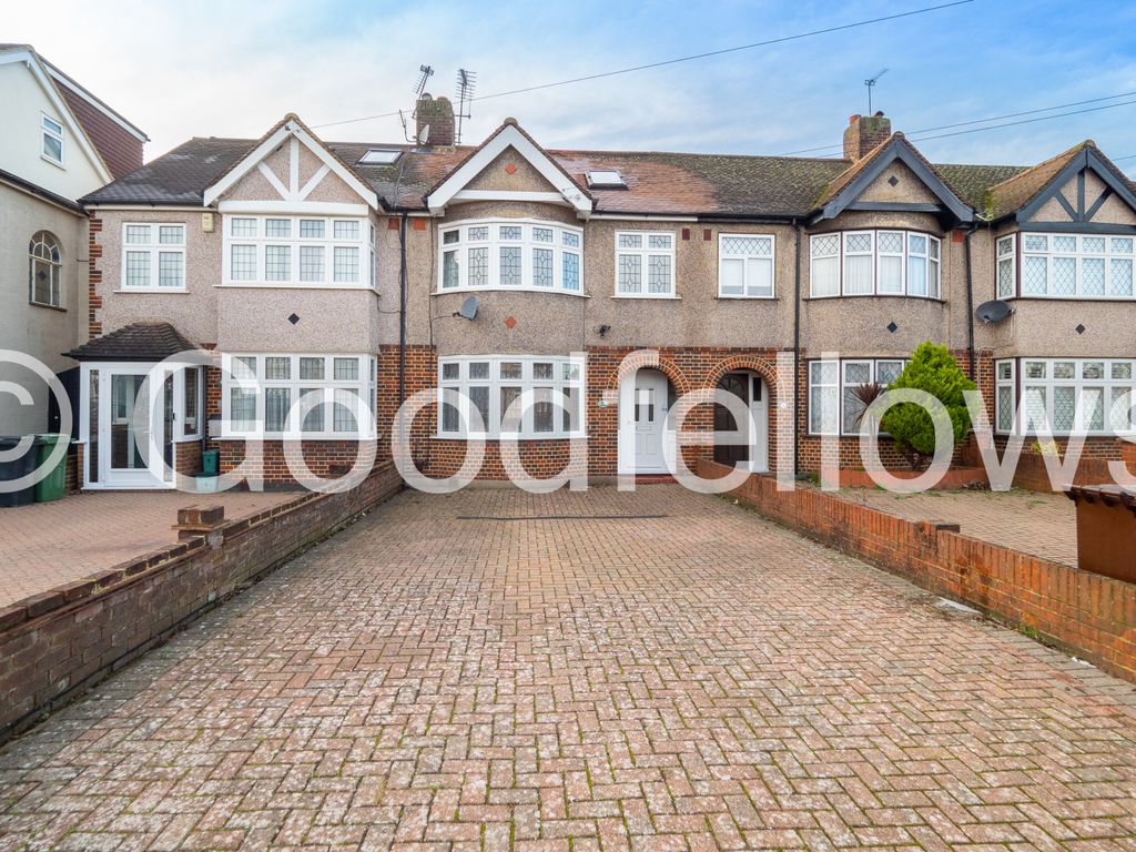 5 bed terraced house to rent in Elmstead Gardens, Worcester Park