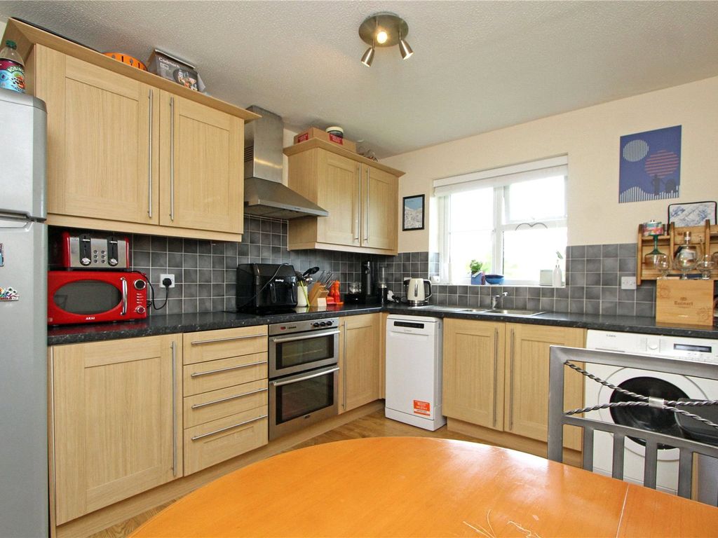 2 bed flat to rent in Chiltern Court, Pages Hill, Muswell Hill N10 Zoopla