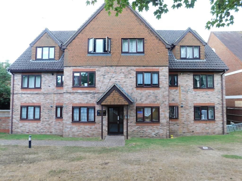 1 bed flat to rent in Moorstown Court, Slough SL1, £1,100 pcm Zoopla
