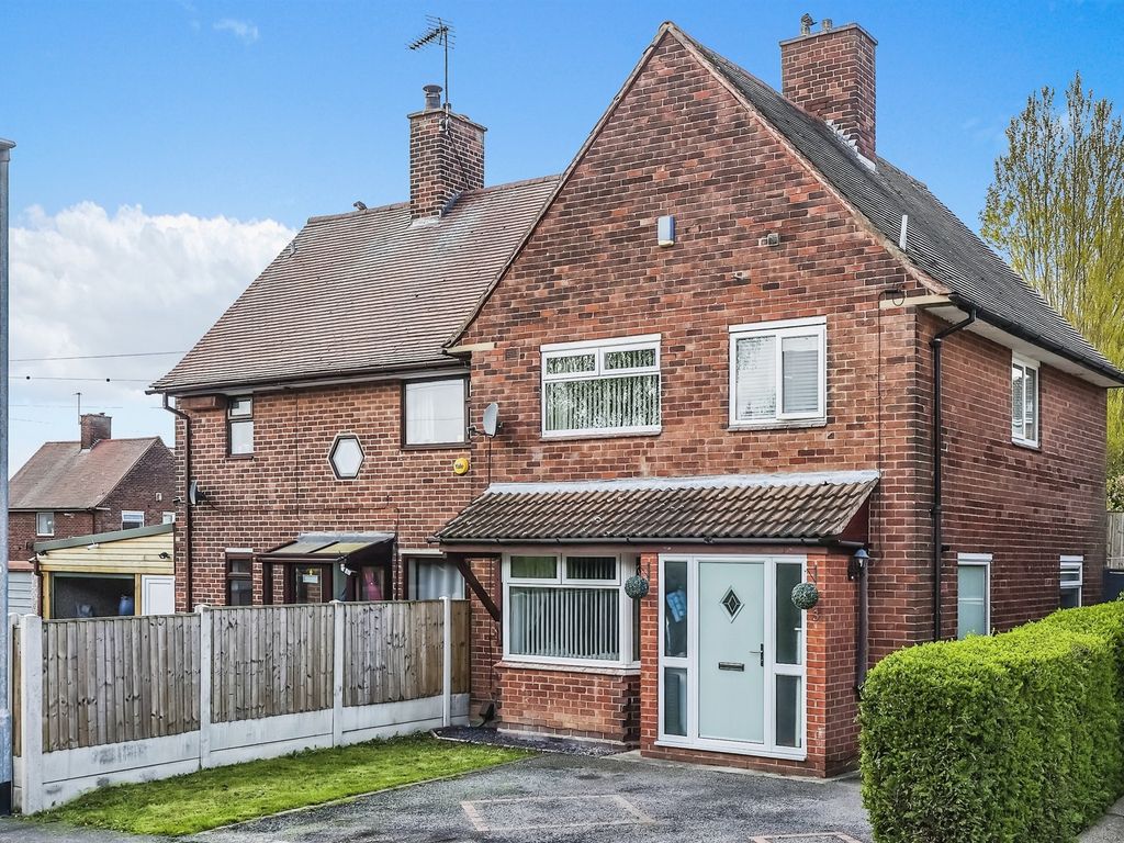 3 bed semidetached house for sale in Lawrence Avenue, Eastwood