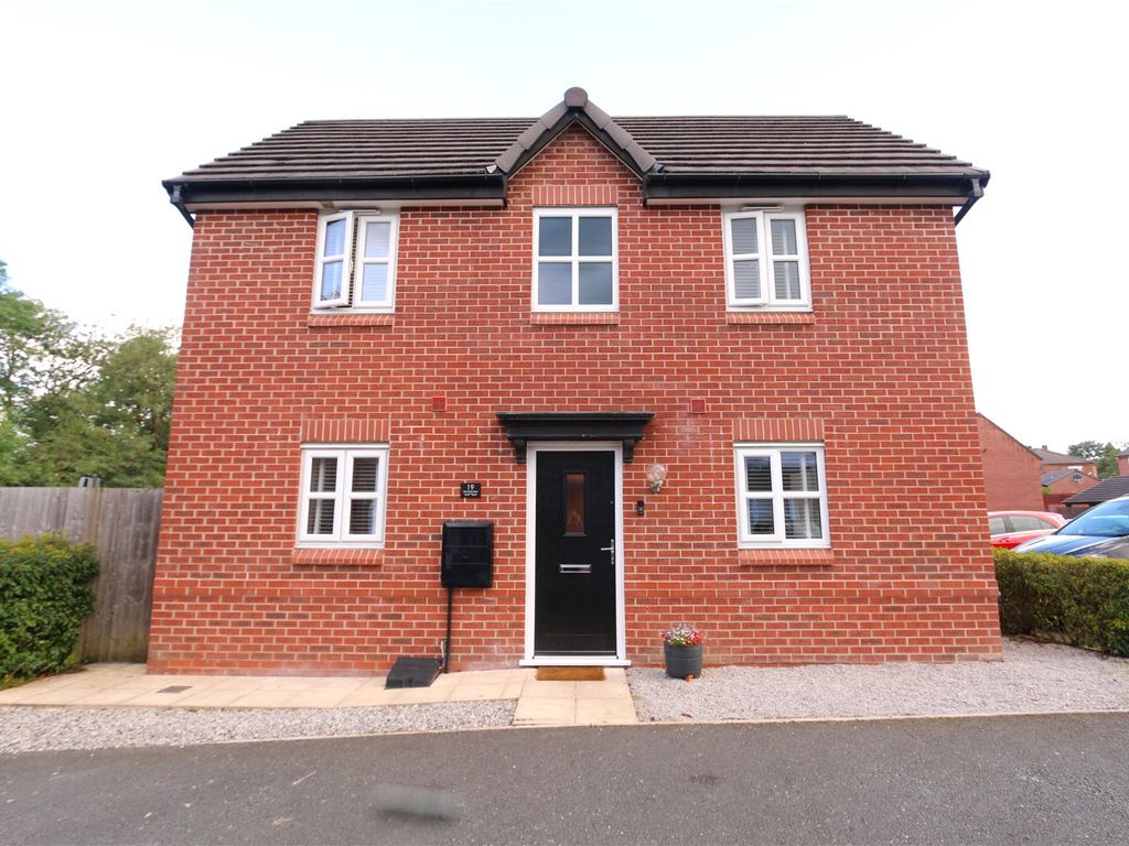 3 bed semidetached house for sale in Peak Forest Close, Hyde, Greater