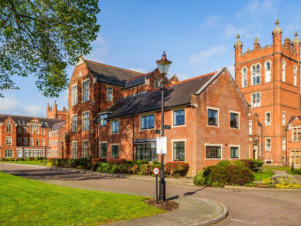 2 bed flat for sale in King Edward Place, Royal Connaught Park, Bushey, Hertfordshire WD23 Zoopla