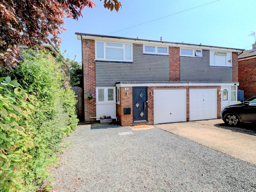 3 bed detached house for sale in Weathercock Gardens, Holmer Green
