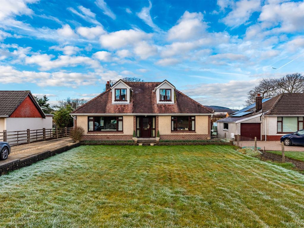 4 bed bungalow for sale in Glynhir Road, Pontarddulais, Swansea SA4, £