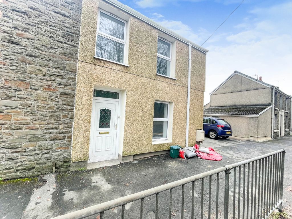 3 bed end terrace house for sale in Afon Road, Llangennech, Llanelli