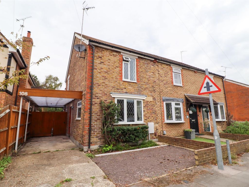 3 bed end terrace house for sale in Connaught Road, Fleet GU51, £450,000 Zoopla