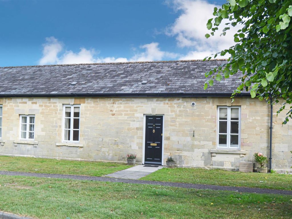 2 bed bungalow for sale in Thomas Wyatt Road, Devizes SN10 Zoopla