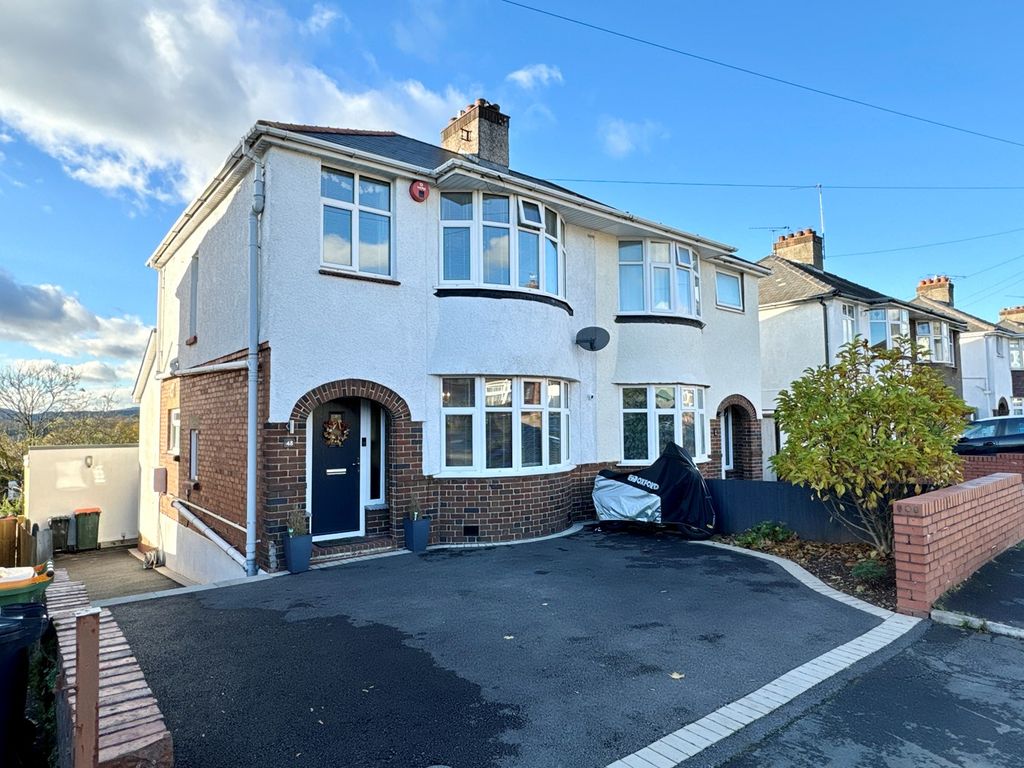 3 bed semidetached house for sale in Badminton Road, Newport NP19, £