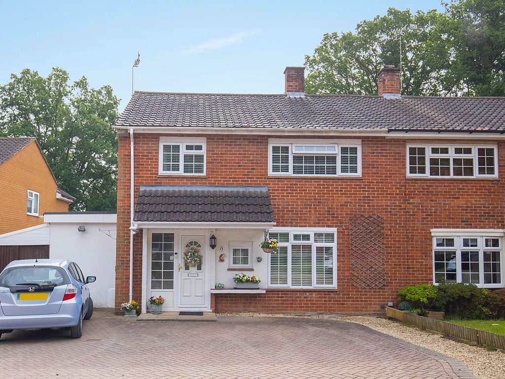 3 bed semidetached house for sale in Chaucer Way, Row Town, Surrey