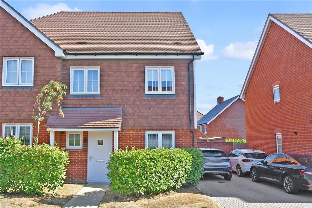 3 bed semidetached house for sale in Braeburn Way, Coxheath, Maidstone