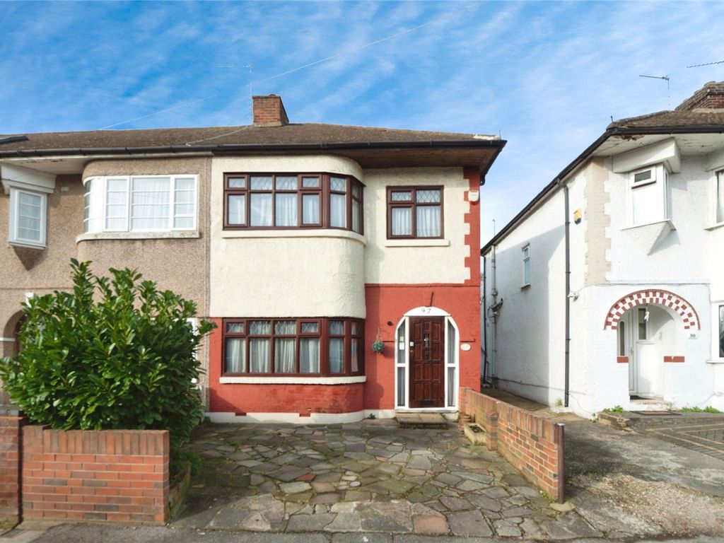 3 bed end terrace house for sale in Jarrow Road, Romford RM6, £540,000