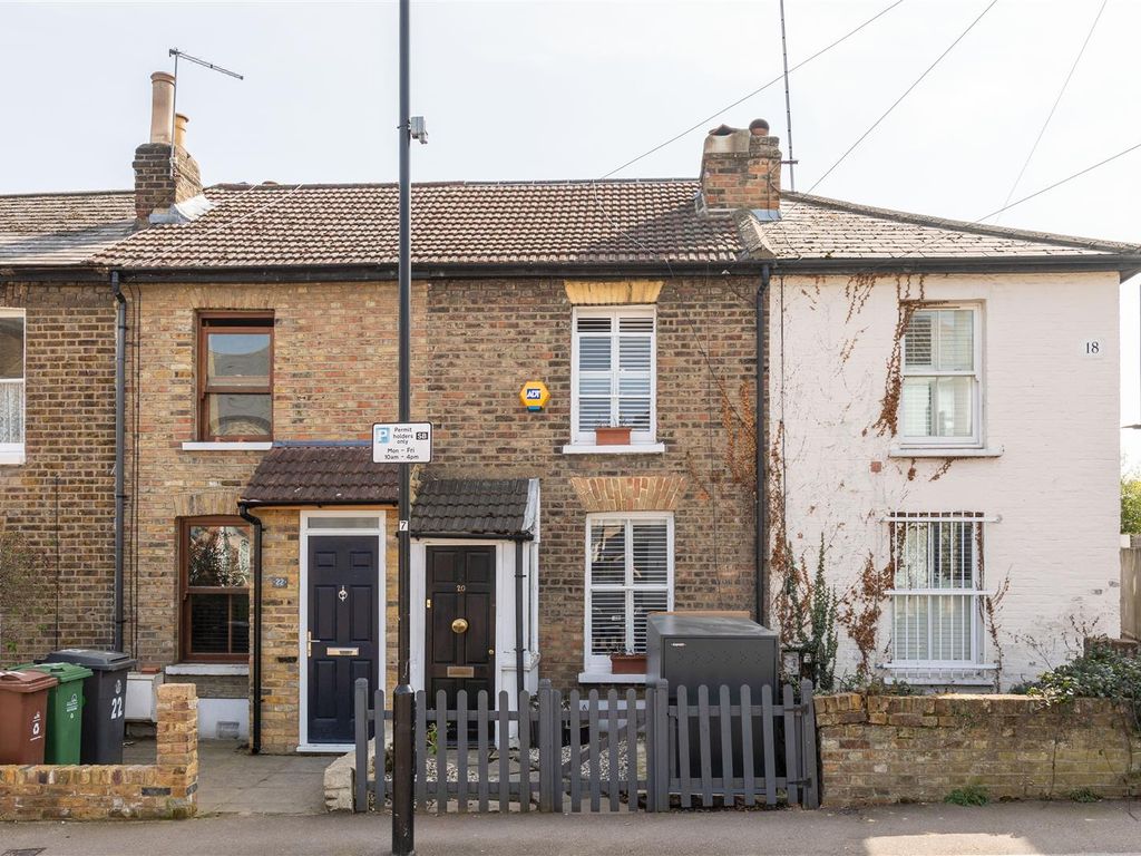 2 bed terraced house for sale in Barclay Road, London E17, £650,000
