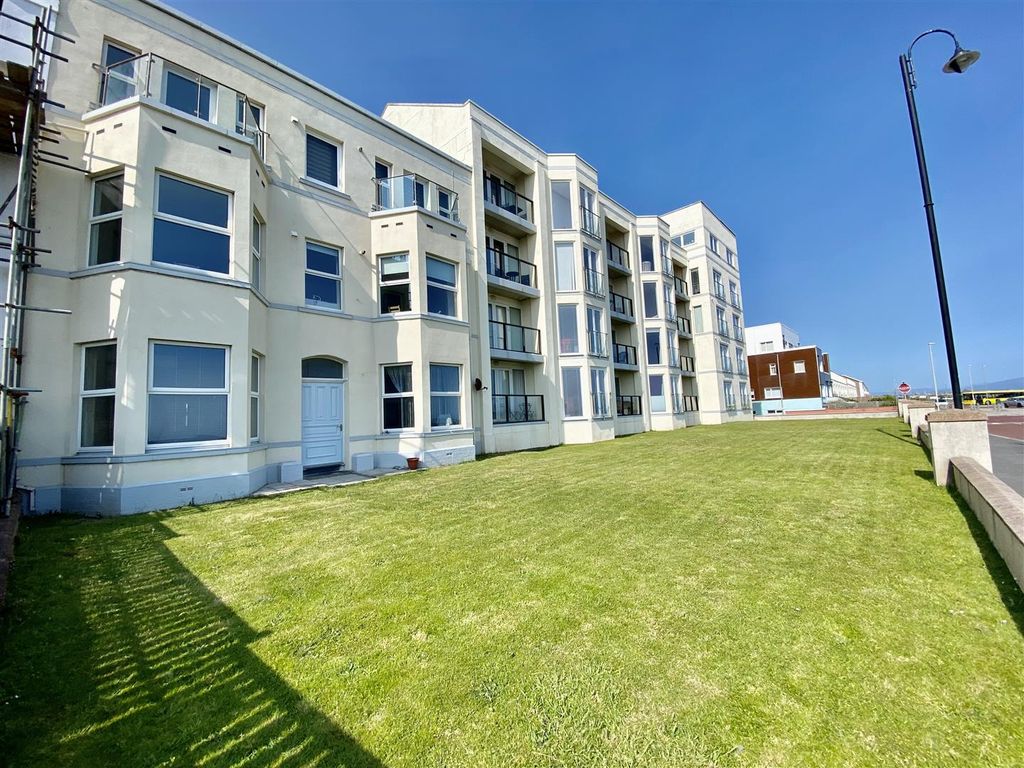 3 bed flat to rent in West End Parade, Pwllheli LL53 Zoopla