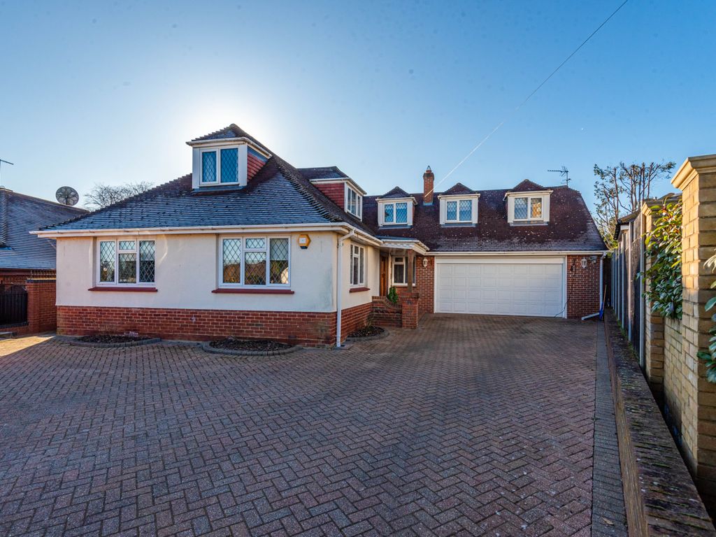 6 bed detached house for sale in Carnaby Road, Broxbourne