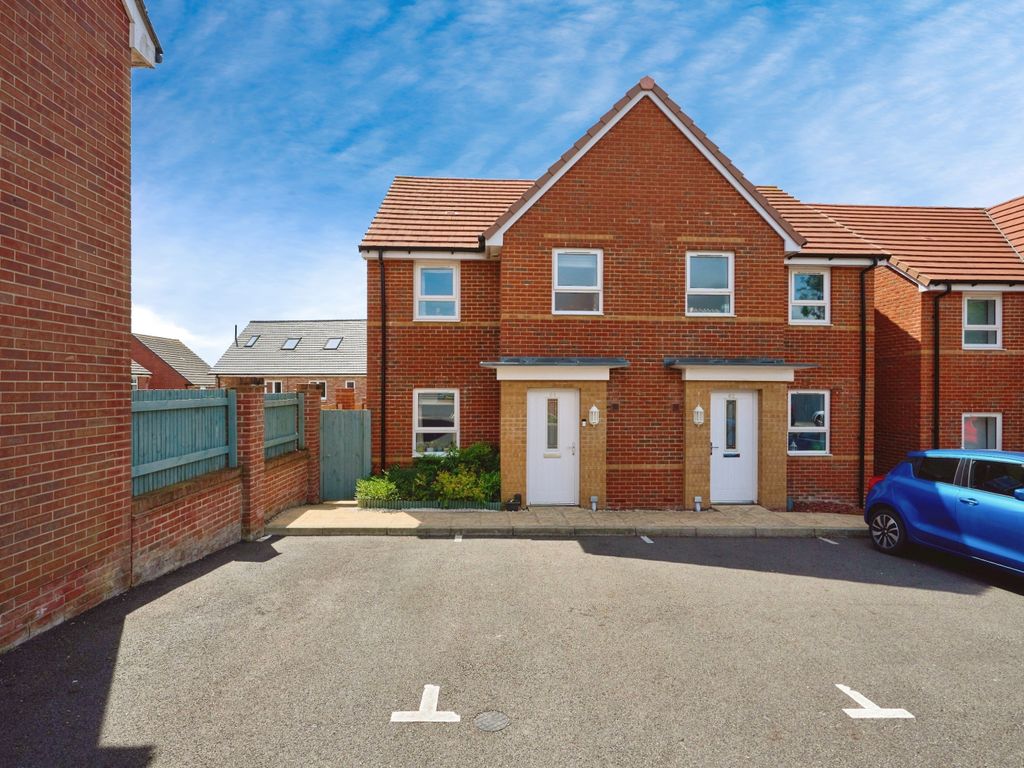 3 bed semidetached house for sale in Cromwell Avenue, East Cowes, Isle