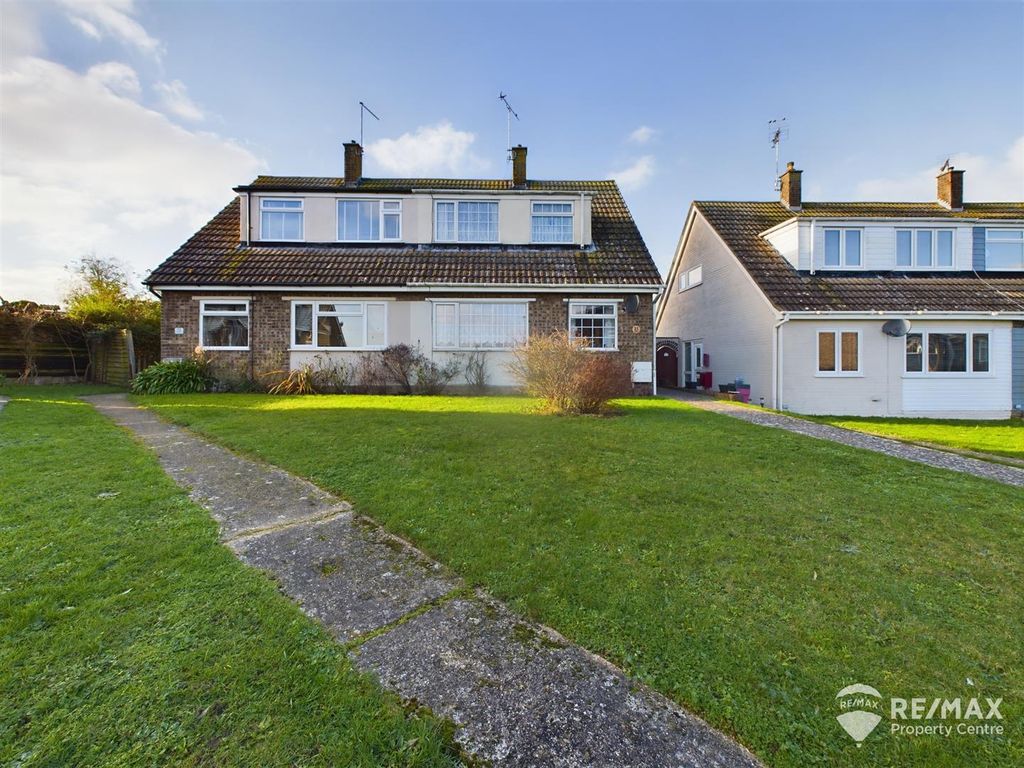 3 bed semidetached house for sale in Arderne Close, Dovercourt
