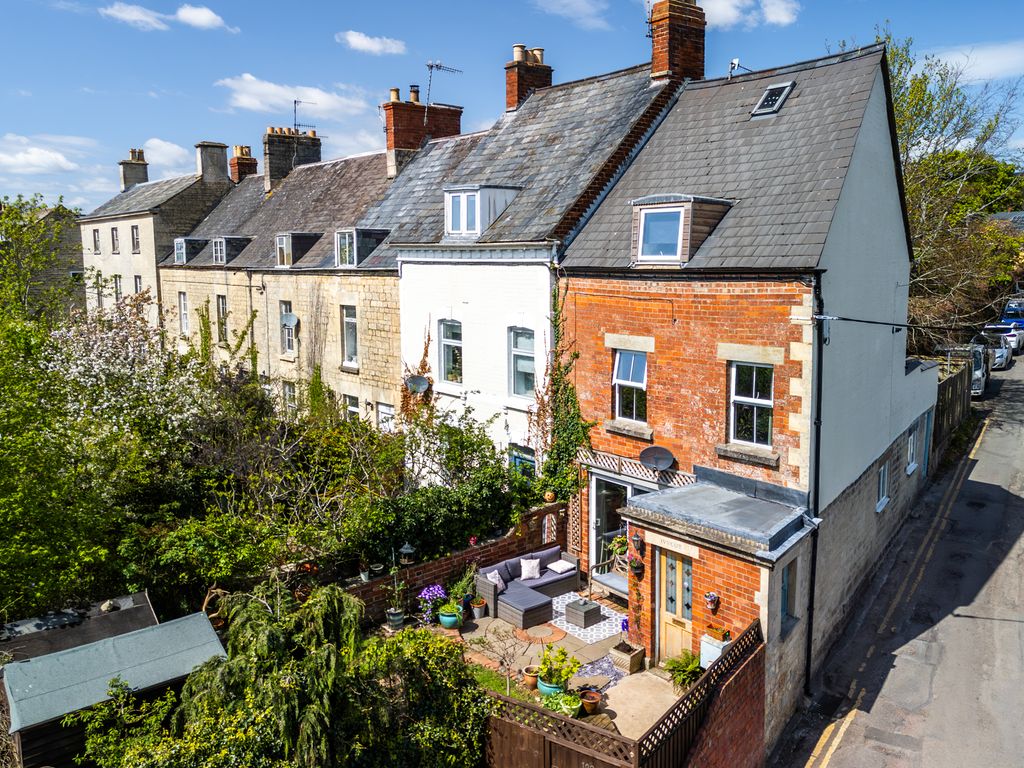 3 bed end terrace house for sale in Cainscross Road, Stroud GL5, £