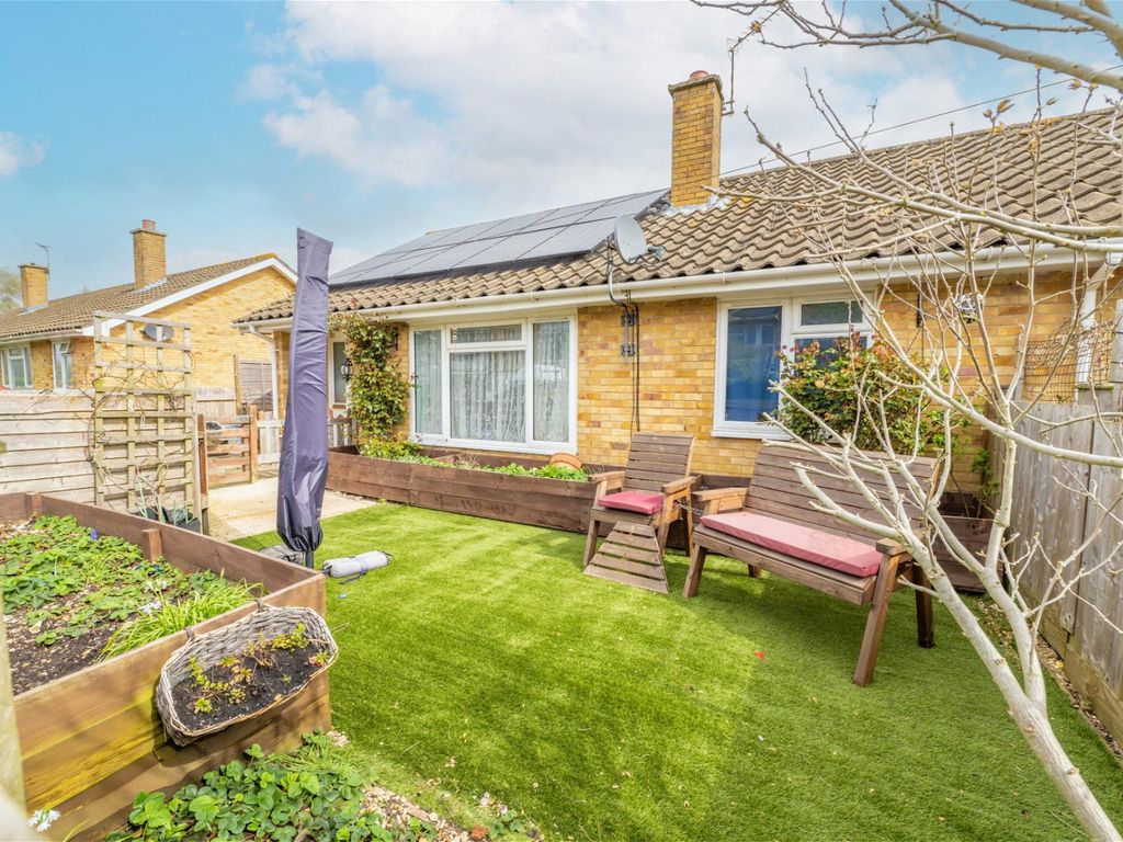 2 bed semidetached bungalow for sale in Foresters Road, Fawley