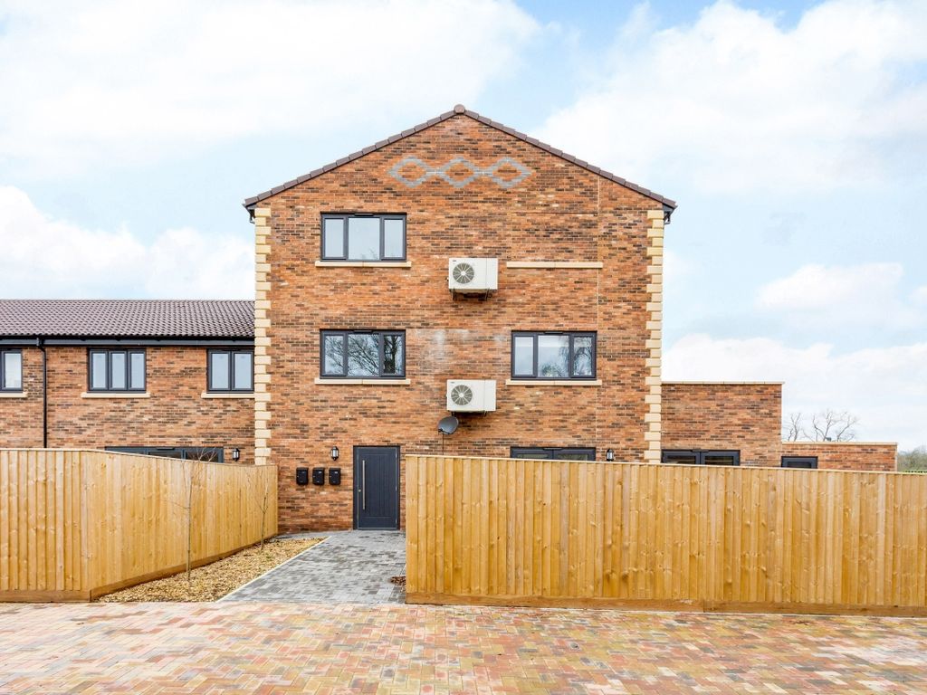 2 bed flat to rent in Station Mews, Pewsey SN9 Zoopla