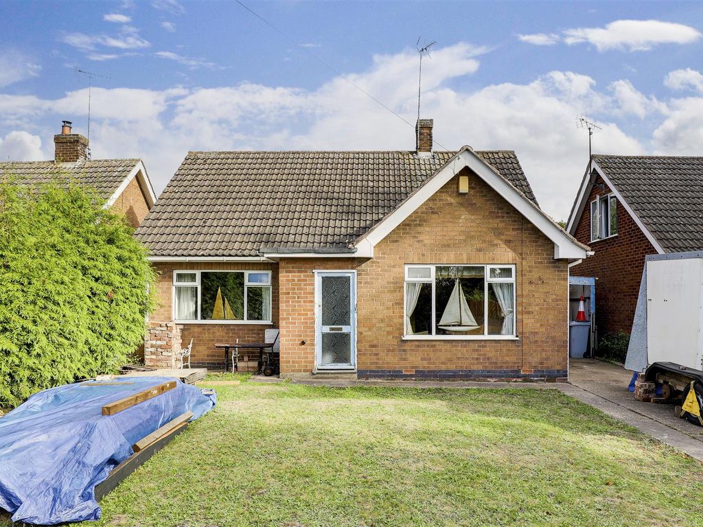 2 bed detached bungalow for sale in Branston Avenue, Farnsfield, Newark