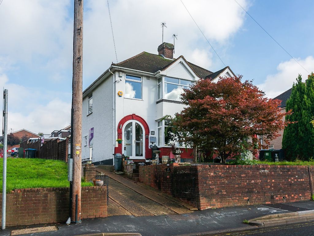 3 bed semidetached house for sale in Belswains Lane, Hemel Hempstead