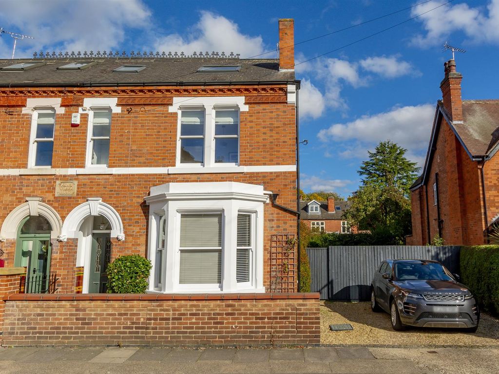 4 bed semidetached house for sale in Cromwell Road, Beeston