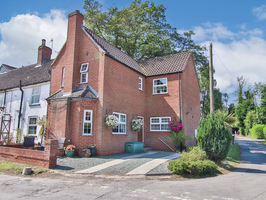 3 bed end terrace house for sale in Chapel Street, Goxhill, BarrowUpon